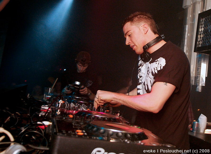 CONNECTION - Pátek 24. 10. 2008